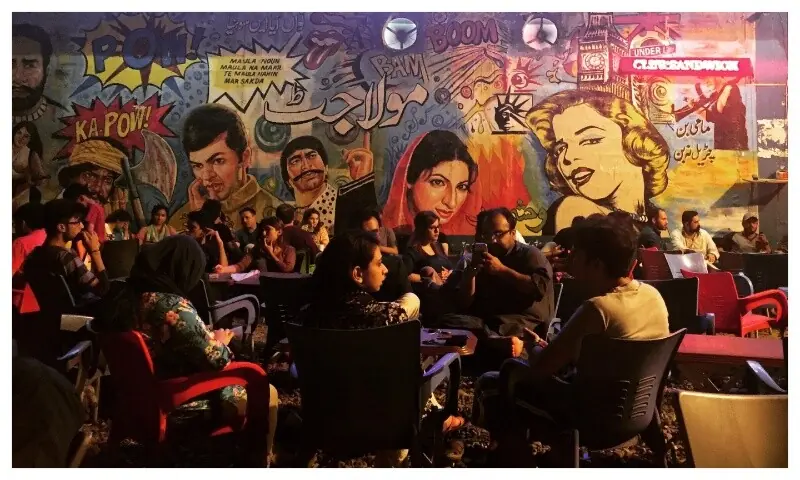 People at a roadside chai outlet in an upscale area of Karachi | Hasan Zaidi