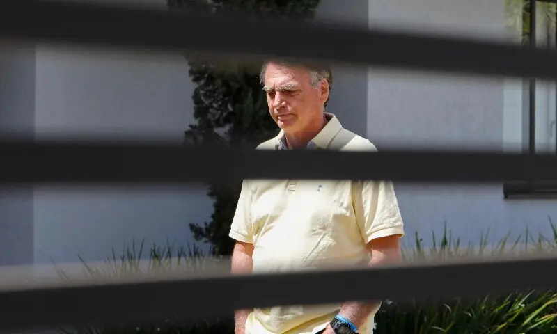 Former Brazilian President Jair Bolsonaro gestures from his residence in Brasilia on September 3, 2025. &mdash;AFP/File