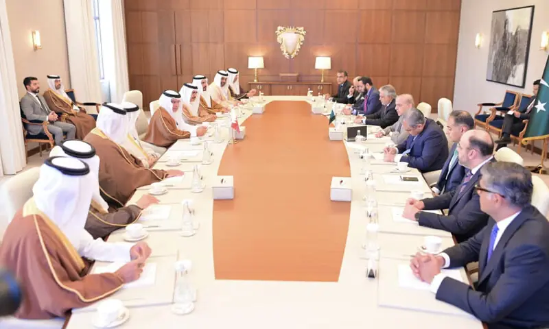 Prime Minister Shehbaz Sharif holds delegation-level talks with Bahrain’s leadership in Manama on Nov 26. — PTV News/ Twitter
