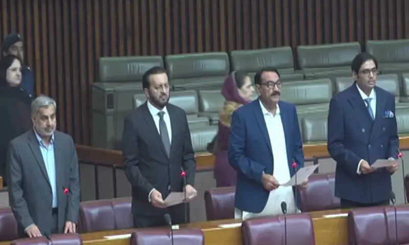 Four new PML-N MNAs take their oath on Thursday. &mdash; DawnNewsTV