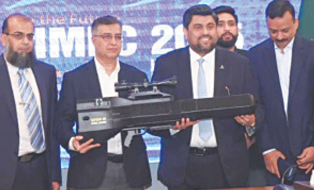 Dr Sajid Baloch presents the &lsquo;drone jamming gun&rsquo; to Governor Kamran Tessori.&mdash;Dawn
