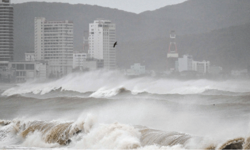WAVES crash onto Vietnam&rsquo;s Quy Nhon beach ahead of the arrival of Typhoon Kalmaegi.&mdash;AFP