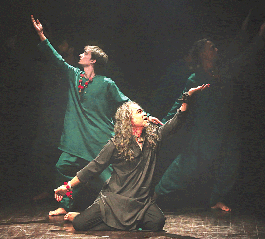 Mani Chow with his troupe