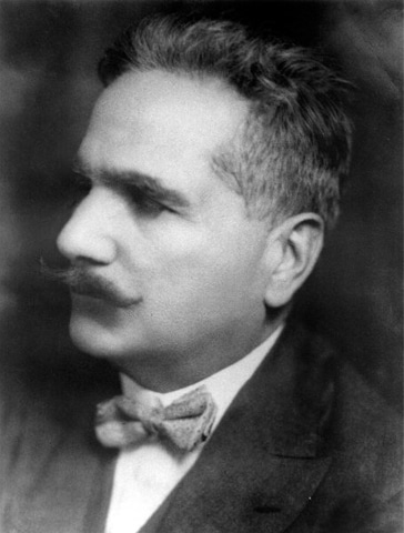  Allama Iqbal 