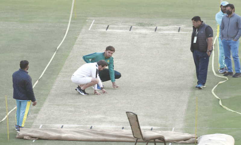 RAWALPINDI: Pakistan captain Shaheen Shah Afridi and head coach Mike Hesson inspect the pitch at the Rawalpindi Cricket Stadium on Monday.&mdash;Tanveer Shahzad/White Star