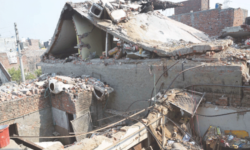 Debris of the house after a cylinder explosion near Nadir Market, Harbanspura. &mdash; White Star