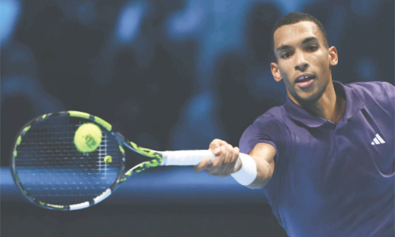 Canada’s Felix Auger-Aliassime plays a return against Carlos Alcaraz of Spain during their ATP Finals semi-final.—AFP Canada’s Felix Auger-Aliassime plays a return against Carlos Alcaraz of Spain during their ATP Finals semi-final.—AFP