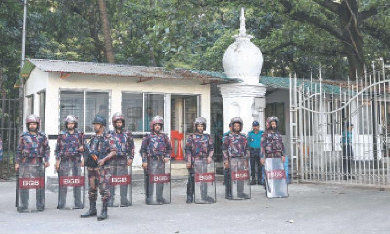 BORDER Guard Bangladesh personnel stand guard outside the International Crimes Tribunal in Dhaka, on the eve of the court&rsquo;s verdict in the crimes against humanity trial of fugitive former prime minister Sheikh Hasina.&mdash;AFP