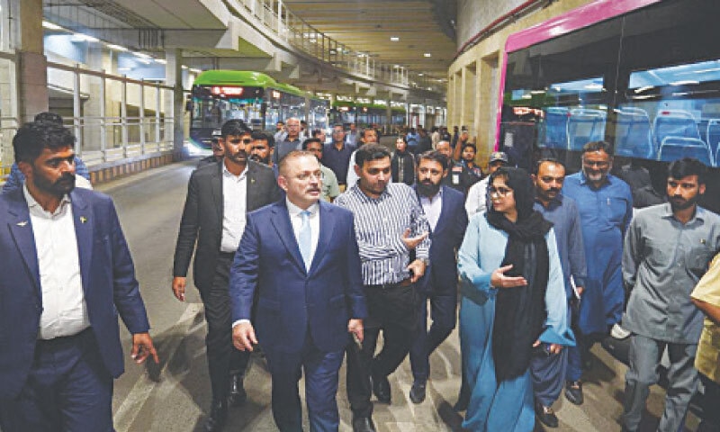 Sindh Senior Minister Sharjeel Memon is briefed on the operations of Pink Bus Service on the Green Line corridor.—Dawn Sindh Senior Minister Sharjeel Memon is briefed on the operations of Pink Bus Service on the Green Line corridor.—Dawn