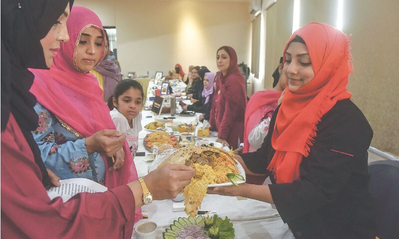 Chef Tabinda Qayyum displays her purdah moti biryani at a culinary event in Karachi in June 2025