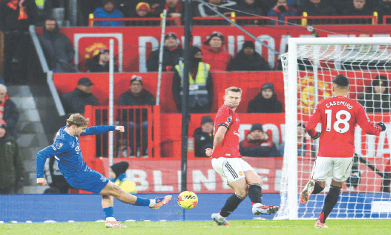 EVERTON&rsquo;S Kiernan Dewsbury-Hall (L) shoots to score against Manchester United during their Premier League match at Old Trafford.&mdash;AFP