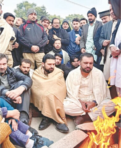  KHYBER Pakhtunkhwa Chief Minister Sohail Afridi and other PTI workers huddled around a fire before ending an overnight sit-in outside Adiala jail against the repeated denial of meeting with Imran Khan.&mdash;X/PTIOfficial 