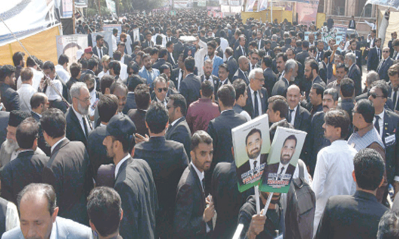 A large number of lawyers turn up at the high court premises to cast their vote during the annual election of the Sindh High Court Bar Association.&mdash;Online