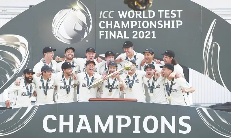SOUTHAMPTON: New Zealand players celebrate with the trophy after winning the World Test Championship final against India at the Rose Bowl on Wednesday.&mdash;AP