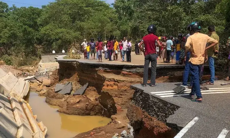 People gather around the Deduru Oya Bridge, which collapsed after floods in Kurunegala, Sri Lanka on November 30, 2025. — AFP People gather around the Deduru Oya Bridge, which collapsed after floods in Kurunegala, Sri Lanka on November 30, 2025. — AFP