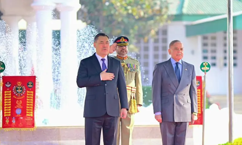 Kyrgyz President Sadyr Zhaparov receives a formal welcome at PM House in Islamabad on Dec 4, 2025. — PID