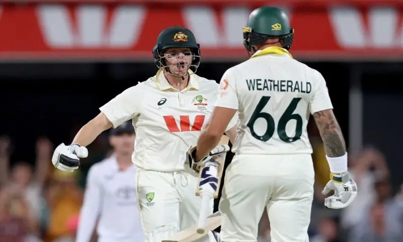 Australian captain Steve Smith (R) celebrates with teammate Jake Weatherald after hitting the winning runs on day four of the second Ashes Test against England at the Gabba in Brisbane on December 7, 2025.&mdash;AFP