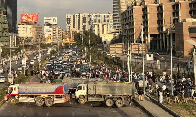 Sharea Faisal is blocked with heavy vehicles to prevent rally participants from entering Red Zone.&mdash;Shakil Adil / White Star
