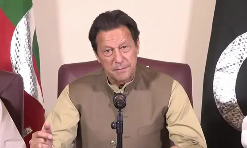 غفار خان اور ولی خان سے لے کر بے نظیر بھٹو اور نواز شریف تک، کئی سیاستدانوں کو بدعنوان یا ریاست مخالف قرار دیا گیا۔ —فائل فوٹو: ڈان نیوز