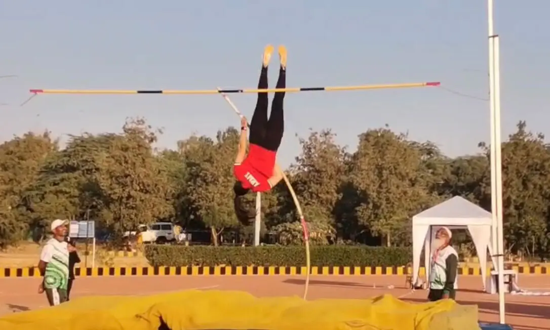 Army&rsquo;s Noreen Hussain in action during the pole vault final of the National Games at NPT&SC in Karachi on December 8, 2025.&mdash;Photo by author