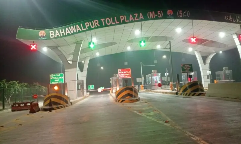 The Multan-Sukkur Motorway (M5) was briefly closed on Tuesday from the Multan Sher Shah Interchange to Zahir Pir in Rahim Yar Khan due to dense fog hampering visibility. &mdash; Photo provided by author
