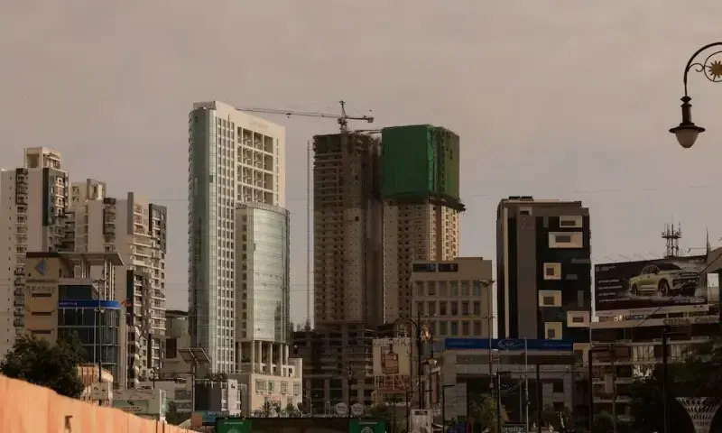 یہ رقم اُن مین ہول کورز اور اسٹریٹ لائٹس کے علاوہ ہے، جو کے ڈبلیو ایس سی اور کے ایم سی خود فراہم کرتی ہیں۔ —فائل فوٹو: رائٹرز یہ رقم اُن مین ہول کورز اور اسٹریٹ لائٹس کے علاوہ ہے، جو کے ڈبلیو ایس سی اور کے ایم سی خود فراہم کرتی ہیں۔ —فائل فوٹو: رائٹرز