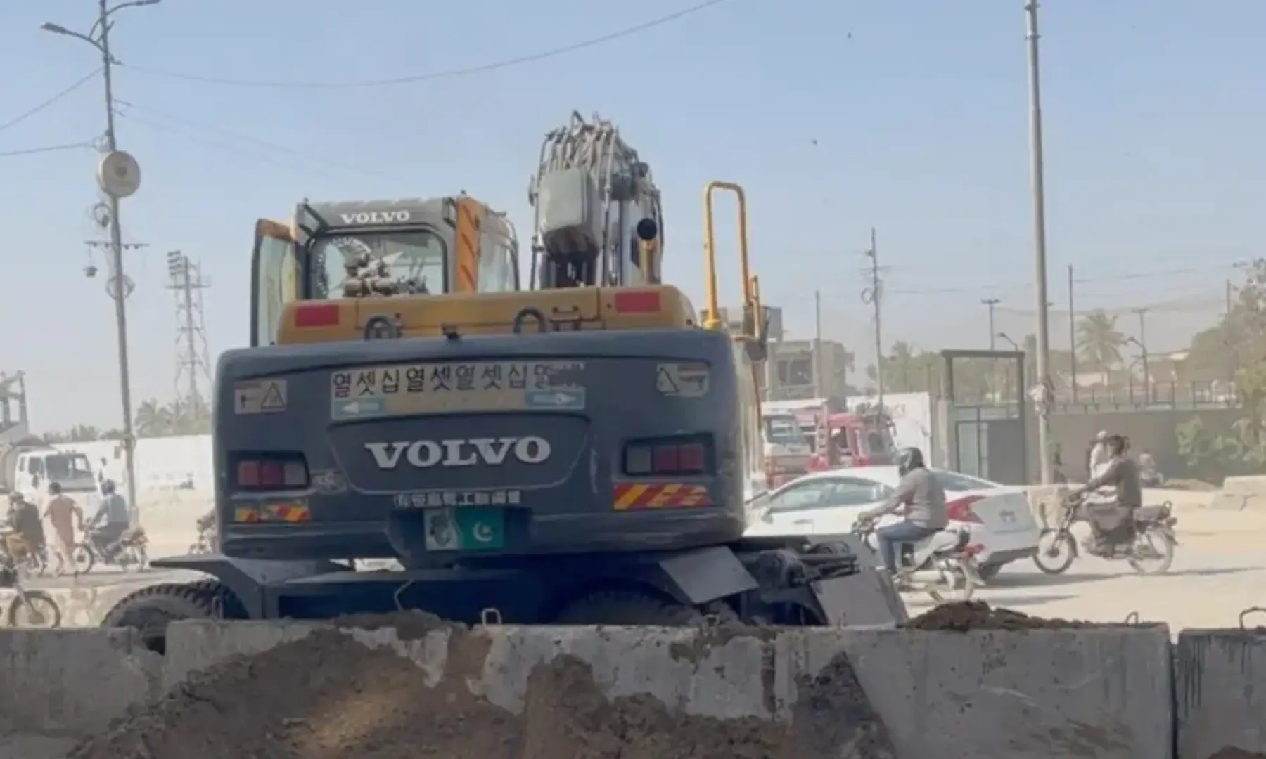  Construction work continues at Nipa Chowrangi days after Ibrahim&rsquo;s death. 