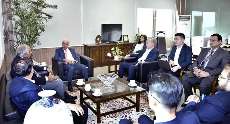 Federal Minister for Board of Investment (BOI) Qaiser Ahmed Sheikh meets with a delegation from China&rsquo;s Hebei Juhang Energy Technology Group on December 9, 2025. &mdash;APP