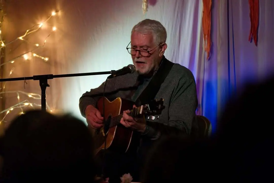 Winner of Eurovision 1994 pledges to return his trophy &mdash; as soon as he finds it