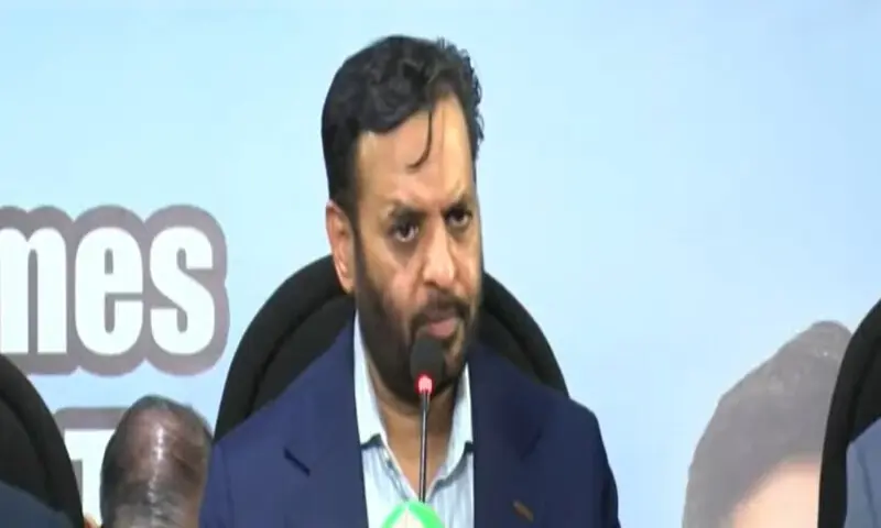 MQM-P leader Mustafa Kamal addressing a gathering at KCCI. Screengrab. MQM-P leader Mustafa Kamal addressing a gathering at KCCI. Screengrab.