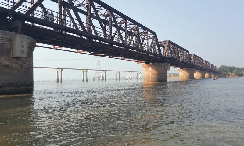 A photo of the the Victoria Bridge over the Jhelum River. — Photo by Sajida Ali
