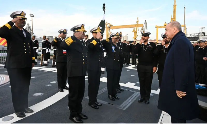 President Erdogan and officers of Pakistan Navy at the commissioning ceremony of PNS Khaibar in Istanbul &mdash; Photo via ISPR