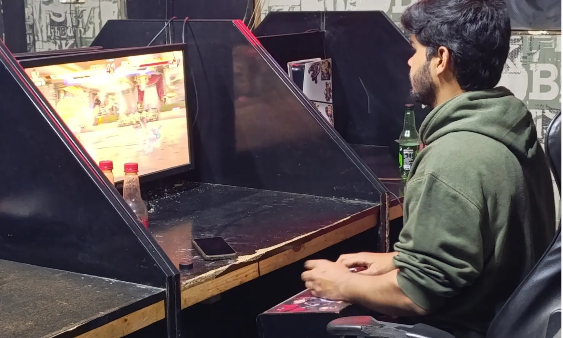 Players gaming at Manix Gaming in Lahore &mdash; author