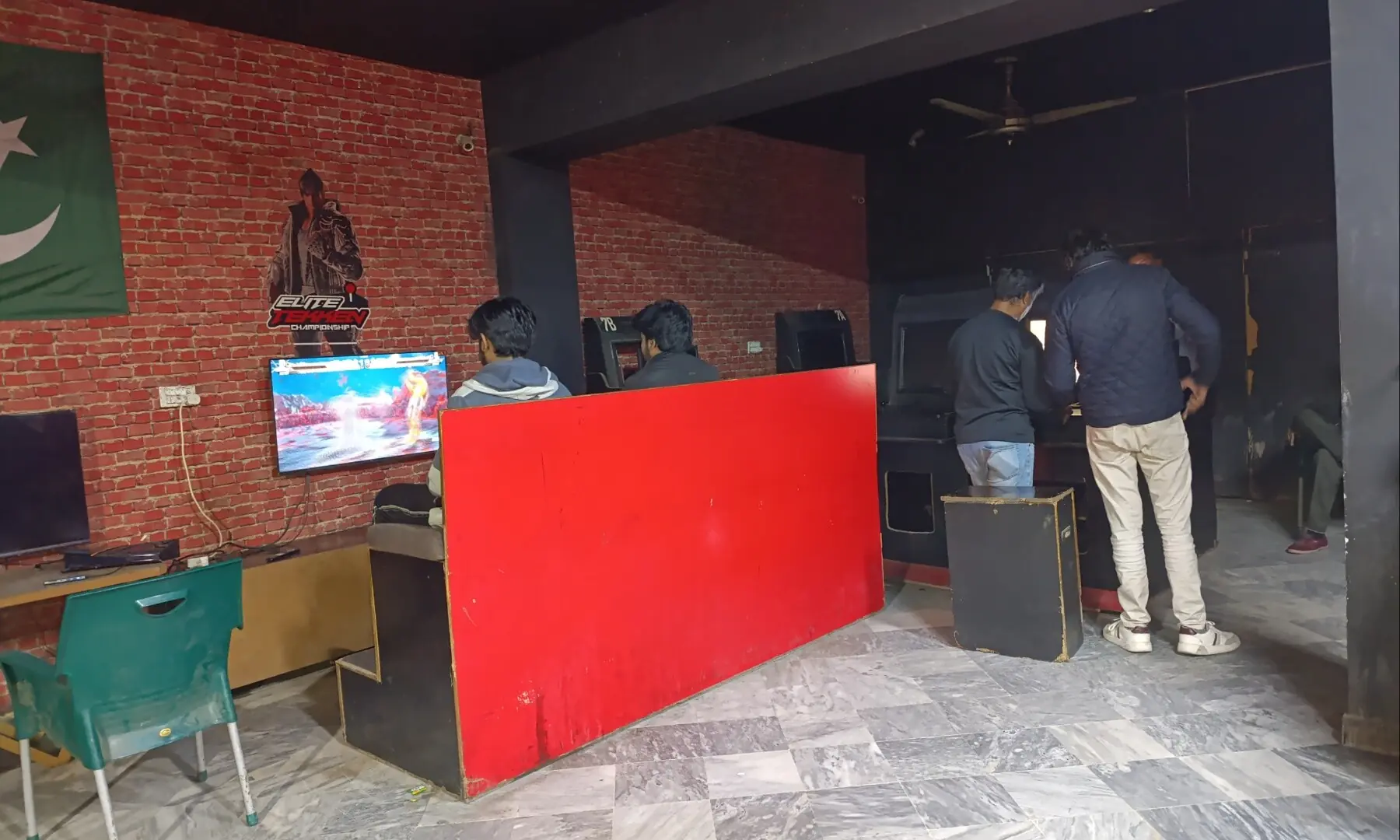 Players gaming at Manix Gaming in Lahore. &mdash; author