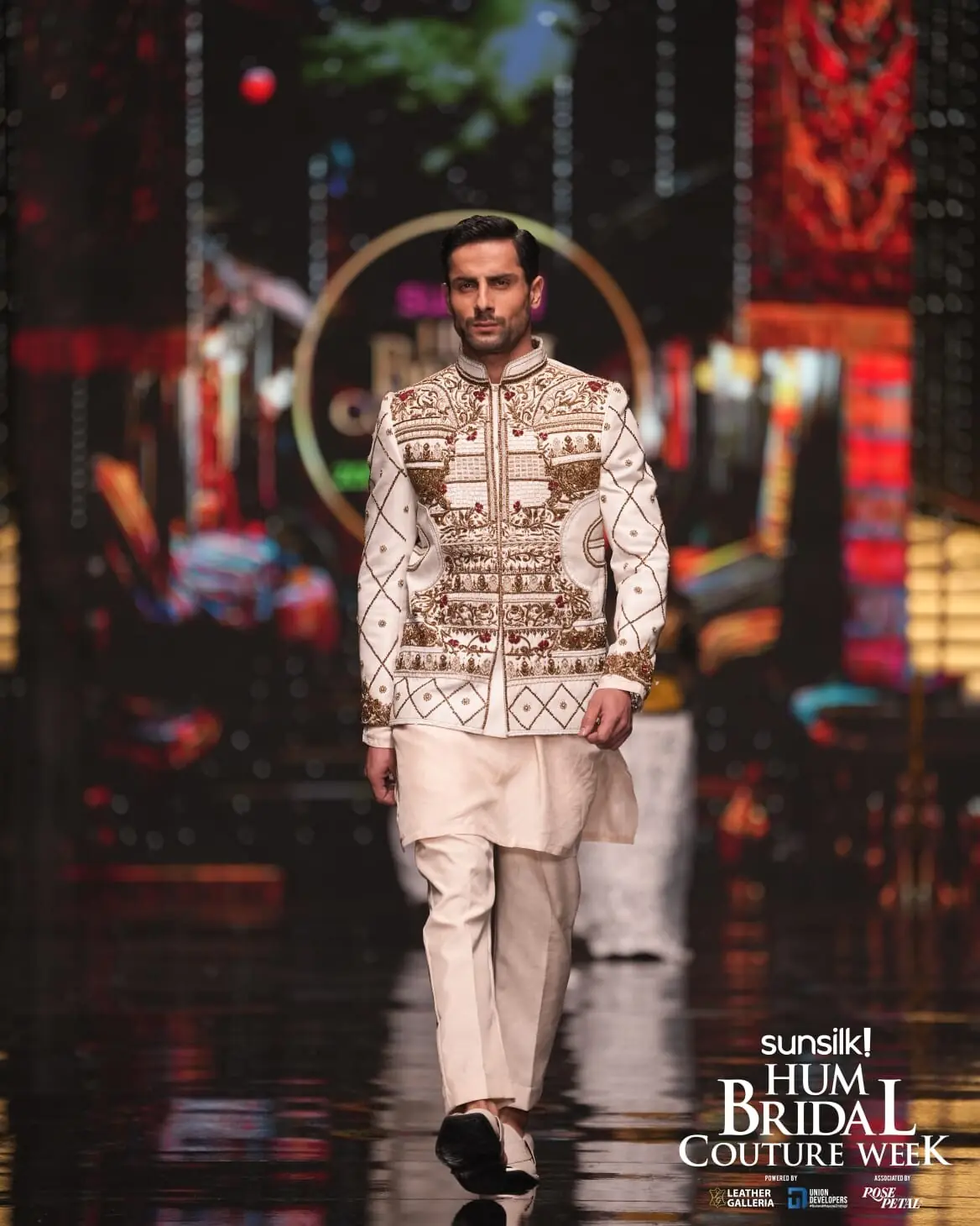 Munib Nawaz 