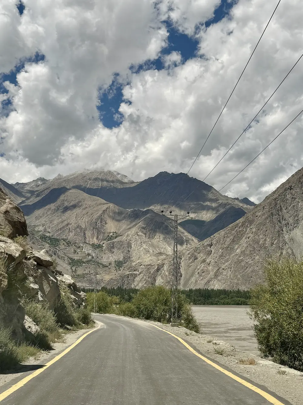  Unreal views on our drive to and from Ghanche 