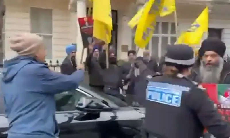 A screenshot shows Sikh activist Paramjeet Singh Pamma scuffling with a Hindu protester before being separate by police in London on December 27. — Screengrab via X/@SFJ_US_Official A screenshot shows Sikh activist Paramjeet Singh Pamma scuffling with a Hindu protester before being separate by police in London on December 27. — Screengrab via X/@SFJ_US_Official