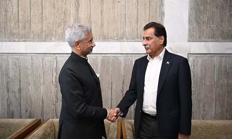 Speaker of the National Assembly Ayaz Sadiq and Indian Foreign Minister Dr Subrahmanyam Jaishankar meet at in Dhaka on December 31. — X/@ChiefAdviserGoB Speaker of the National Assembly Ayaz Sadiq and Indian Foreign Minister Dr Subrahmanyam Jaishankar meet at in Dhaka on December 31. — X/@ChiefAdviserGoB