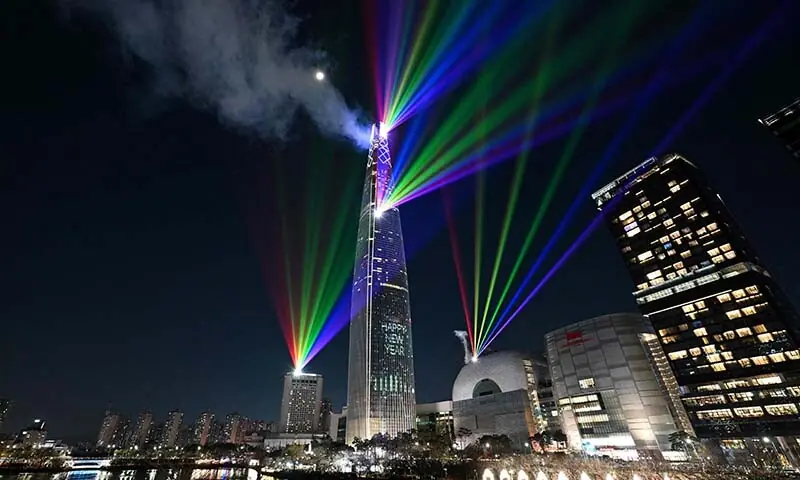 Laser lights illuminate the midnight sky over the Lotte World Tower, South Korea’s tallest building in Seoul, South Korea during New Year’s Day celebrations on January 1, 2026. — AFP