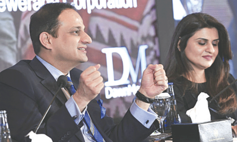 Karachi Mayor Murtaza Wahab addresses a session on &lsquo;population challenges for a highly urbanised Pakistan&rsquo;.&mdash;Tanveer Shahzad