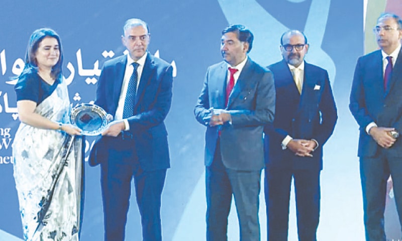 State Bank Governor Jameel Ahmad gives away an award to a businesswoman at the Pakistan Women Entrepreneurship Day, on Wednesday.—Courtesy SBP State Bank Governor Jameel Ahmad gives away an award to a businesswoman at the Pakistan Women Entrepreneurship Day, on Wednesday.—Courtesy SBP