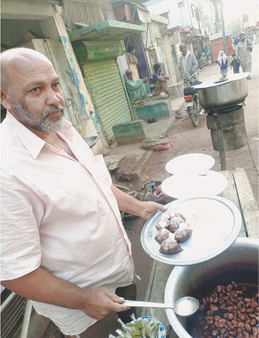 Ghulam Ali selling fava beans at a roadside stall in Lyari’s Kalakot area and (right) fresh fava beans