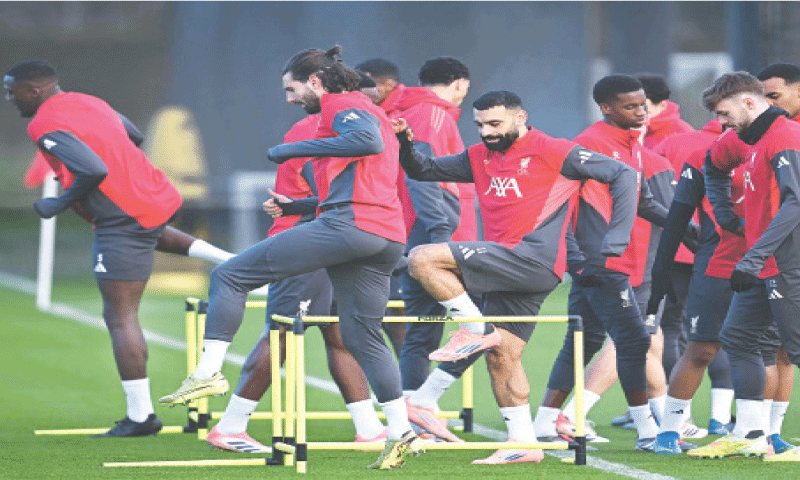 LIVERPOOL’S Egyptian striker Mohamed Salah (C) attends a training session on Monday.—AFP LIVERPOOL’S Egyptian striker Mohamed Salah (C) attends a training session on Monday.—AFP