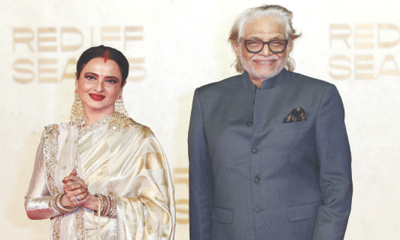 Rekha relives Umrao Jaan in living colour - Newspaper - DAWN.COM