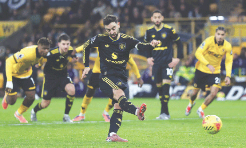 WOLVERHAMPTON: Manchester United&rsquo;s Bruno Fernandes scores from the penalty spot during the Premier League match against Wolverhampton Wanderers at the Molineux.&mdash;AFP