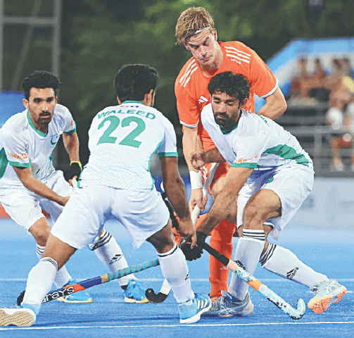 SANTIAGO DEL ESTERO: Players in action during the FIH Pro League match between Pakistan and the Netherlands on Saturday.&mdash;Courtesy FIH