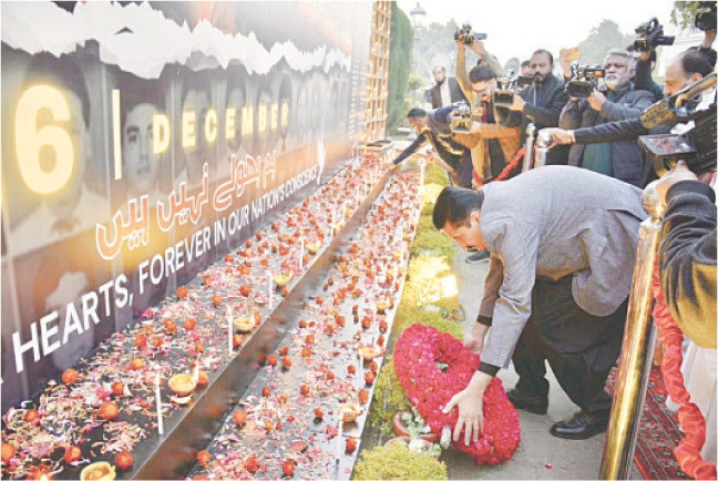 KP Governor Faisal Karim Kundi places a wreath at an APS Martyrs Memorial at Governor&rsquo;s House, Peshawar, on Tuesday. &mdash; White Star