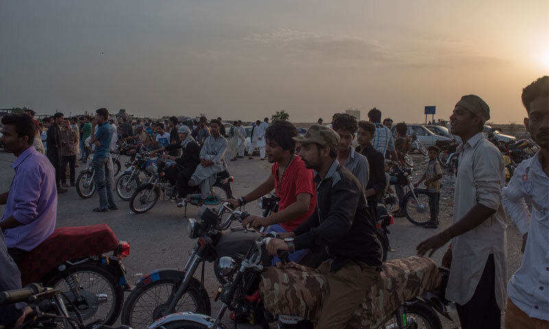 Races are extremely popular and attract large crowds, including supporters of the racers | Mohammad Ali Addarsh/White Star