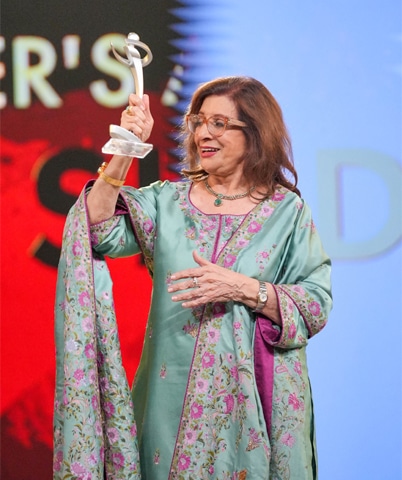 Sultana Siddiqui with her award