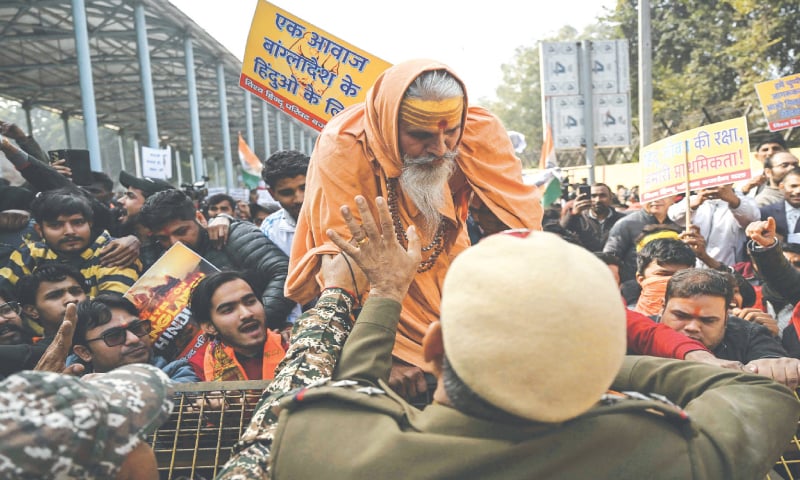 SECURITY personnel try to stop Vishva Hindu Parishad members from marching towards Bangladesh’s High Commission in New Delhi.—AFP SECURITY personnel try to stop Vishva Hindu Parishad members from marching towards Bangladesh’s High Commission in New Delhi.—AFP